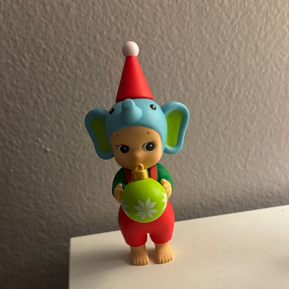 Christmas elephant Sonny Angel